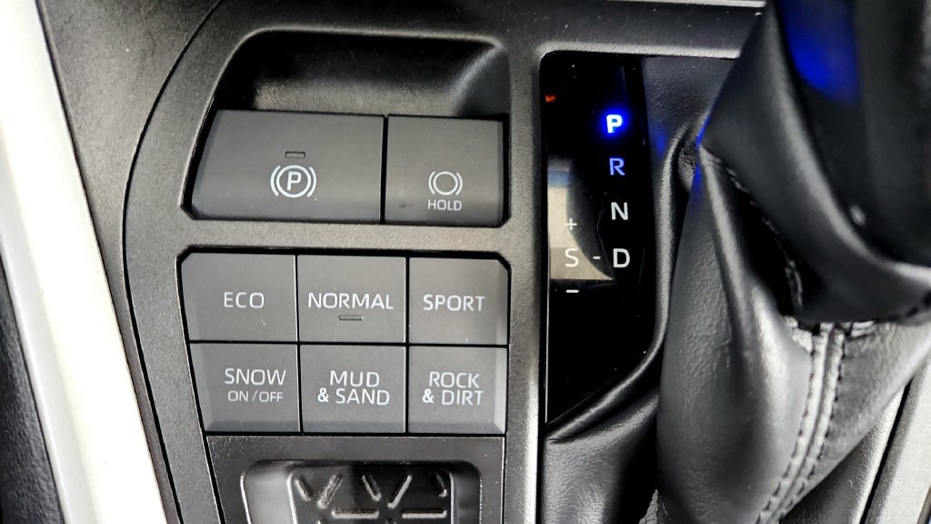 Used 2025 Toyota RAV4 LE AWD/4WD image 33