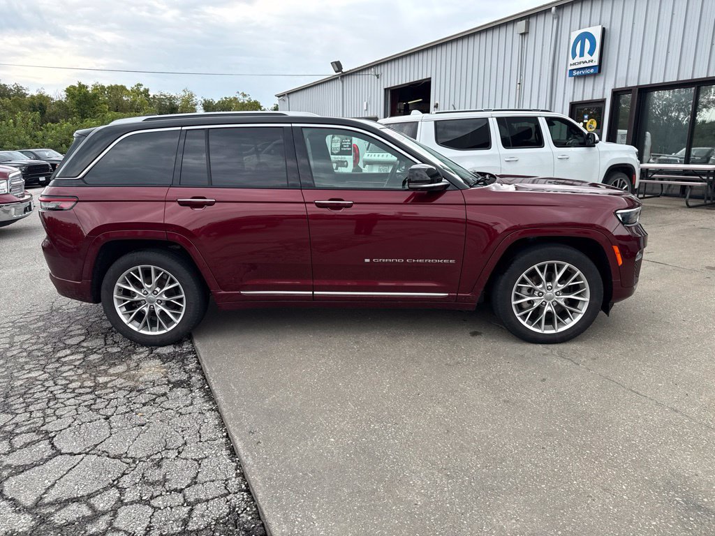 Used 2023 Jeep Grand Cherokee Summit AWD/4WD image 11
