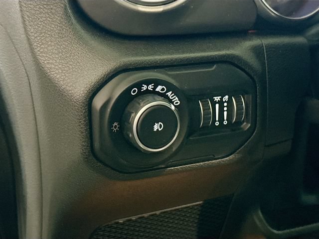 Used 2020 Jeep Wrangler Unlimited Sahara AWD/4WD image 11
