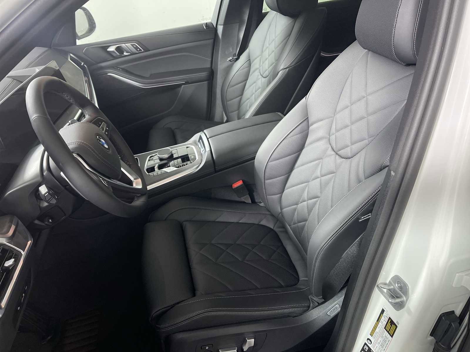 New 2026 BMW X5 xDrive40i w/ Parking Assistance Package image 11