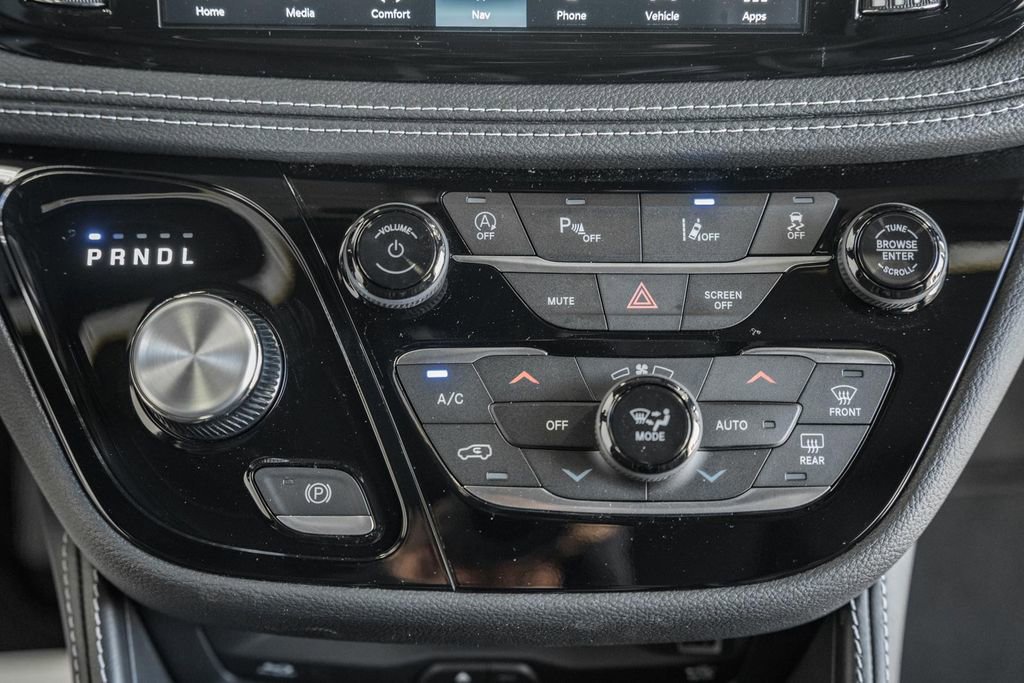 New 2026 Chrysler Pacifica Limited w/ Uconnect Theater Family Group image 23