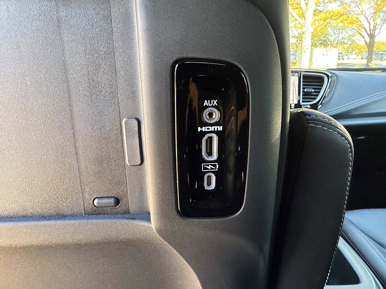 New 2026 Chrysler Pacifica Select image 16