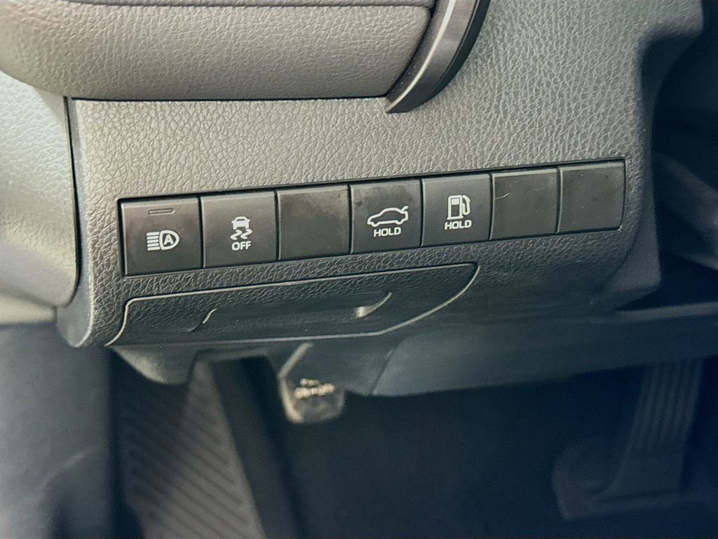 Used 2024 Toyota Camry SE image 10