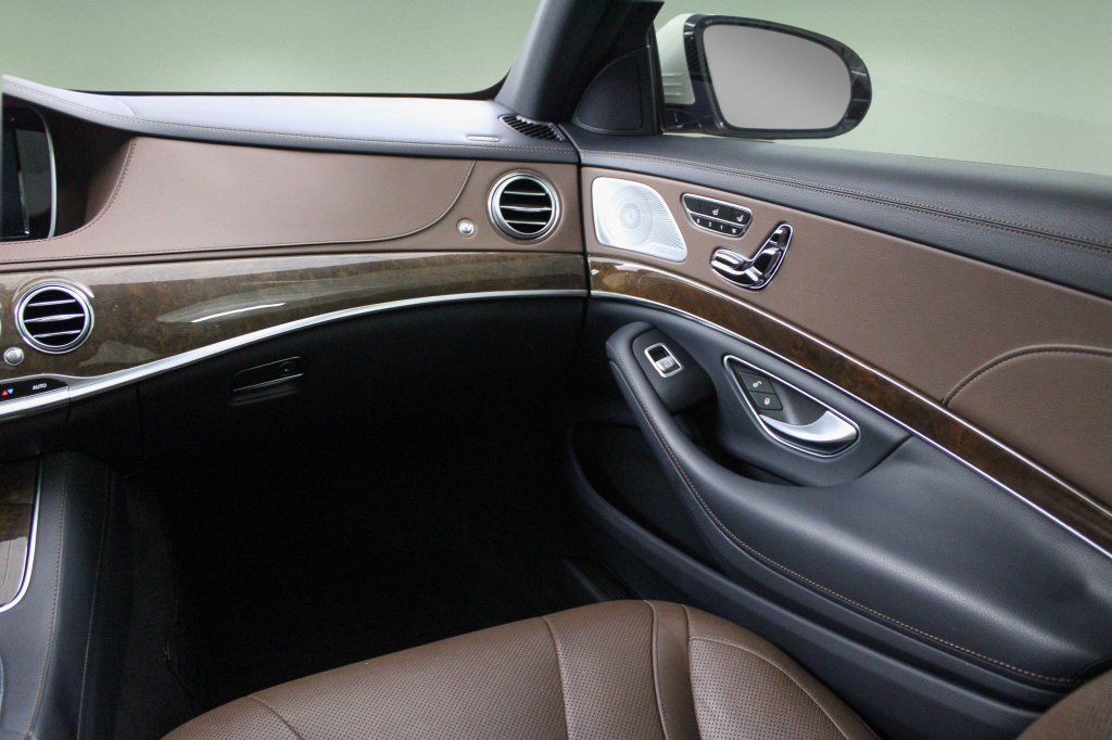 Used 2017 Mercedes-Benz S 550 Sedan image 20