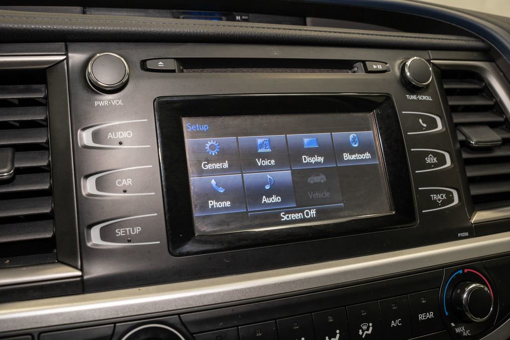 Used 2017 Toyota Highlander LE image 13