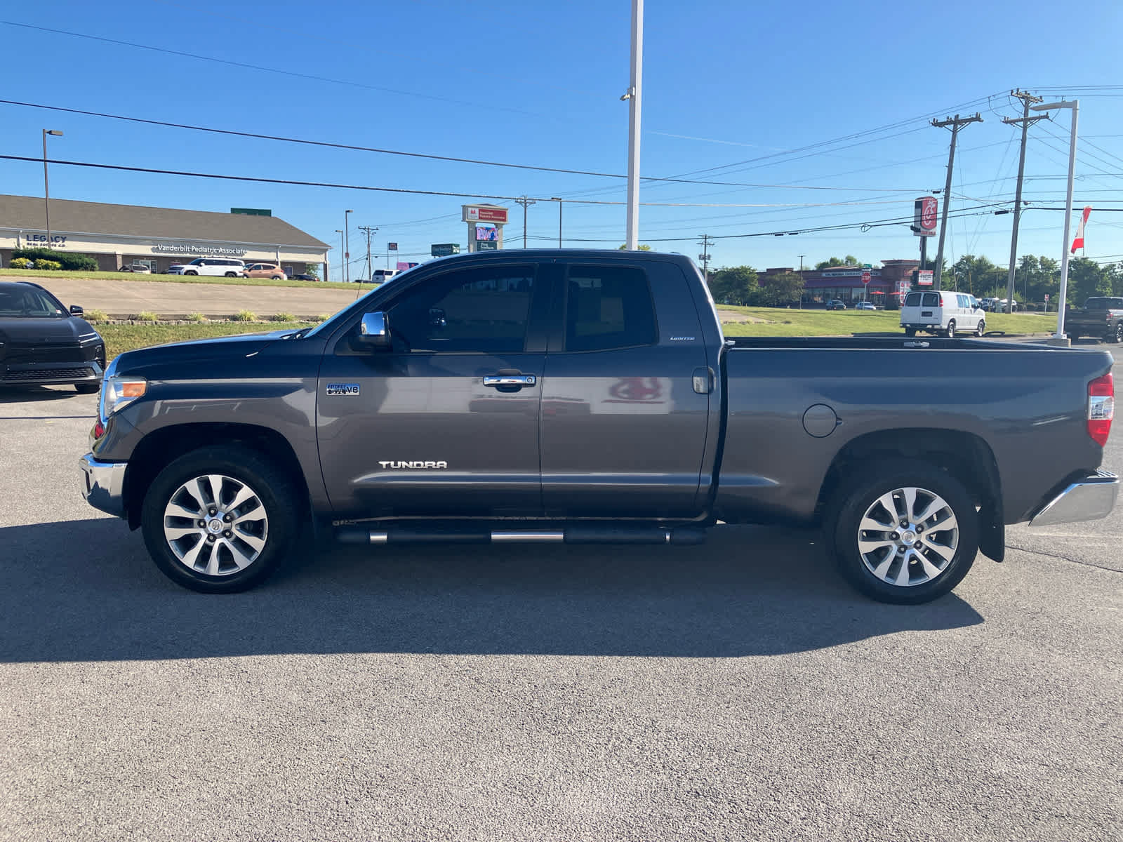 Used 2014 Toyota Tundra Limited w/ Limited Premium Package AWD/4WD image 4