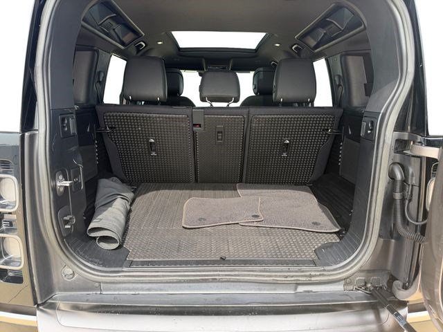 Certified 2023 Land Rover Defender 110 X AWD/4WD image 18