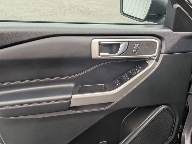 Used 2022 Ford Explorer XLT w/ Equipment Group 202A image 12