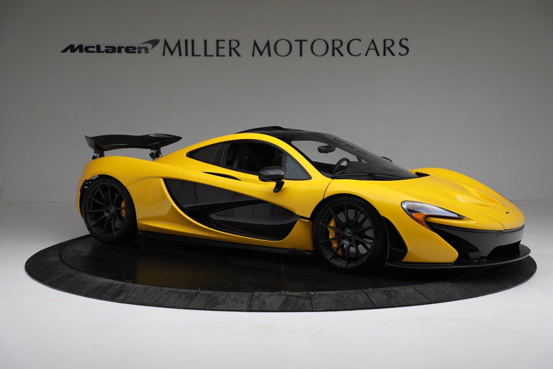 Used 2015 McLaren P1 RWD image 9