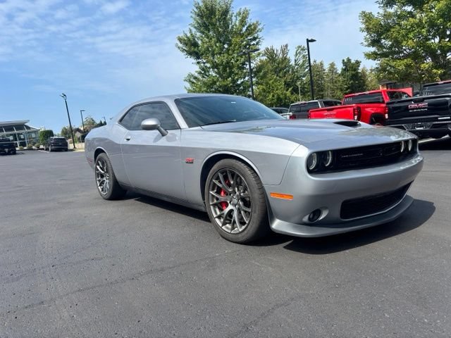 Used 2015 Dodge Challenger SRT w/ Technology Group RWD image 4