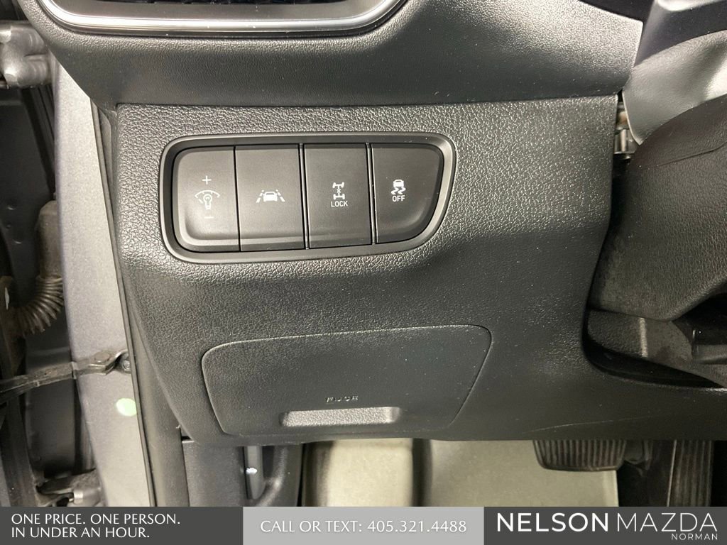 Used 2020 Hyundai Santa Fe SE image 40