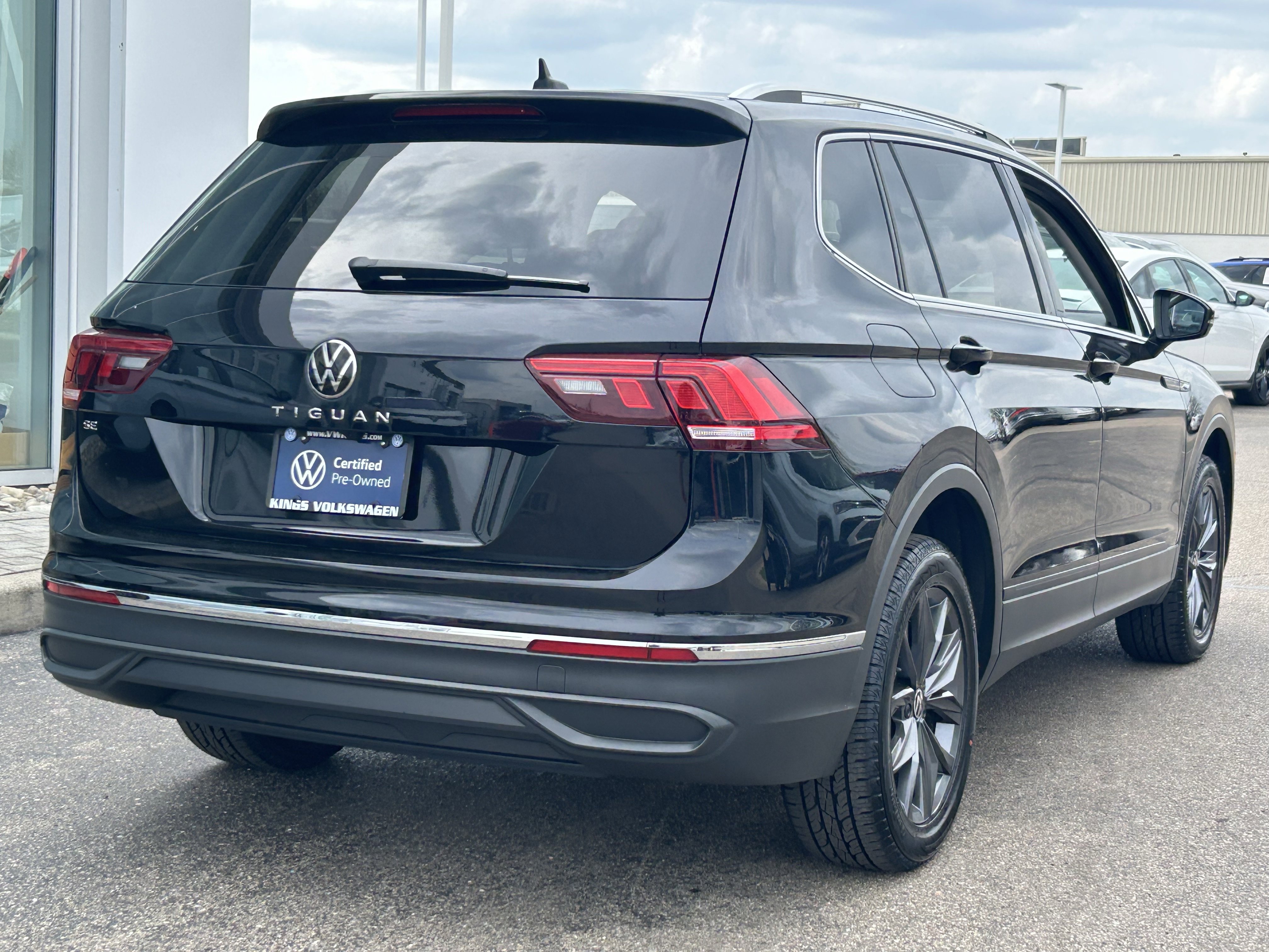 Certified 2023 Volkswagen Tiguan SE image 7