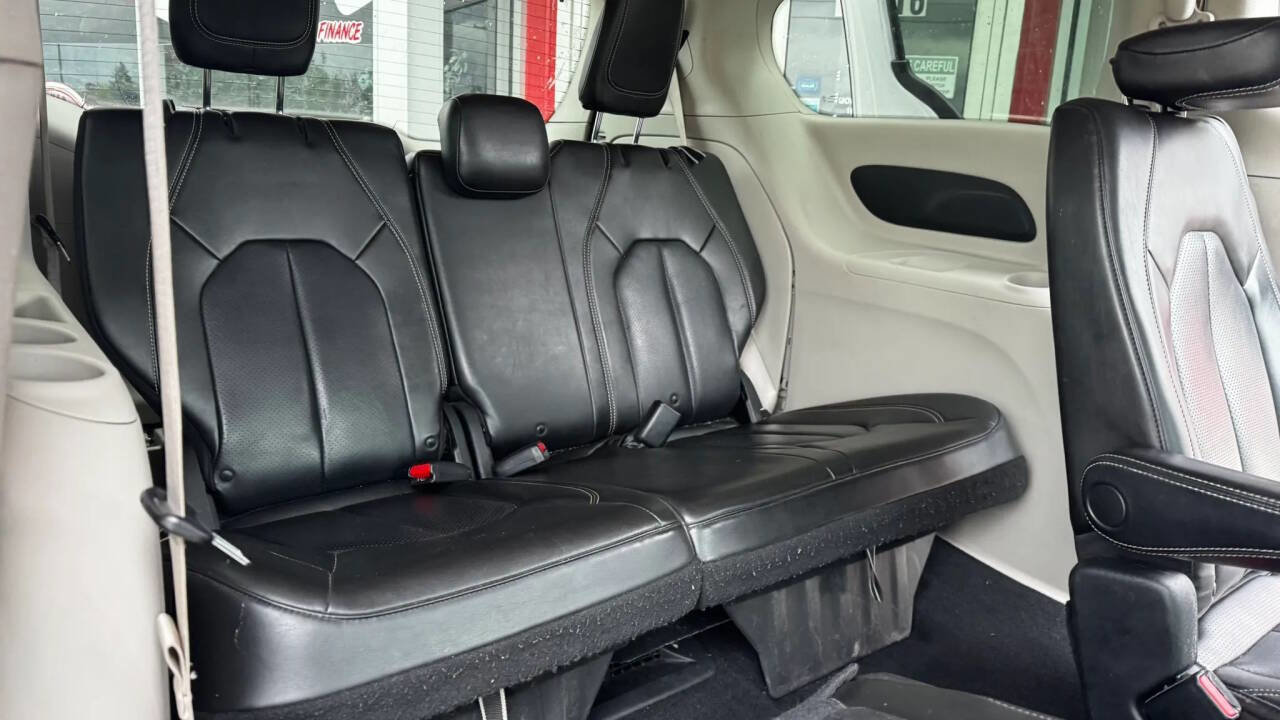 Used 2020 Chrysler Voyager Lxi FWD image 24