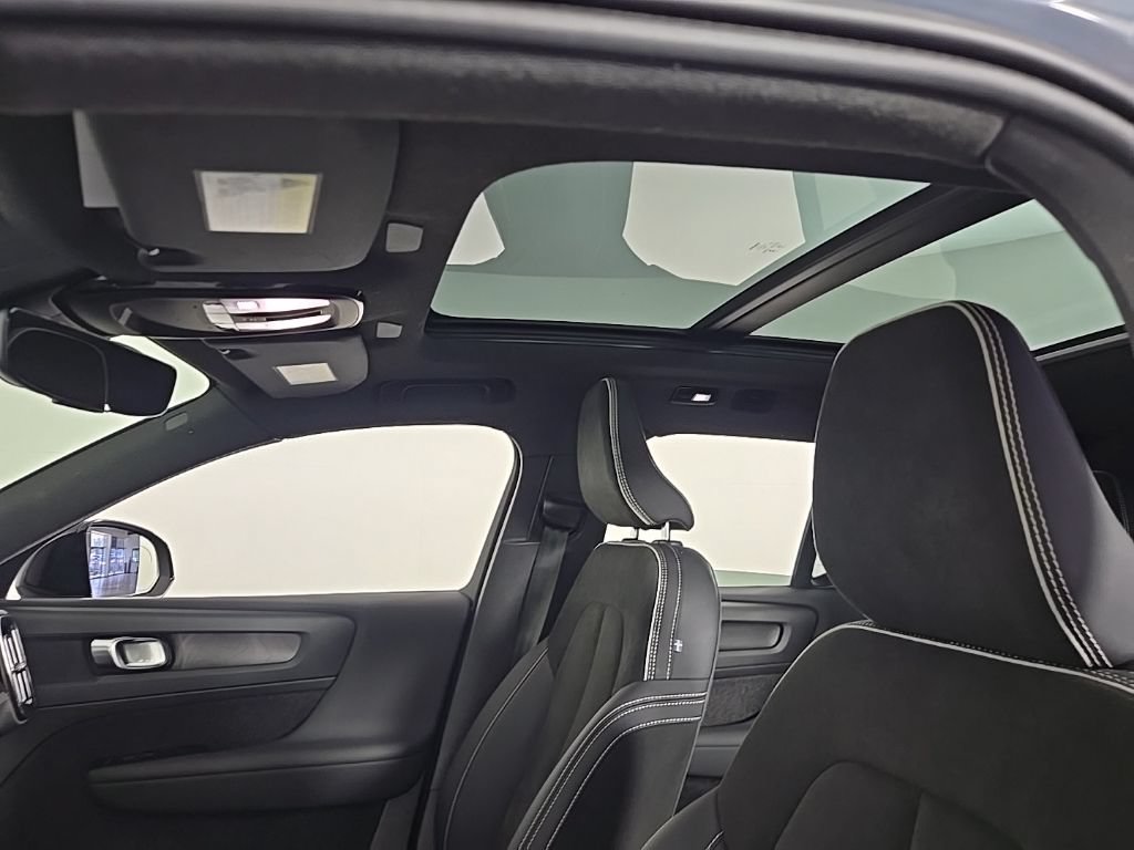 Certified 2023 Volvo XC40 Recharge Plus w/ Protection Package Premier AWD/4WD image 22