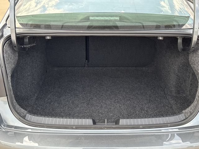 Used 2025 Volkswagen Jetta Sport FWD image 27