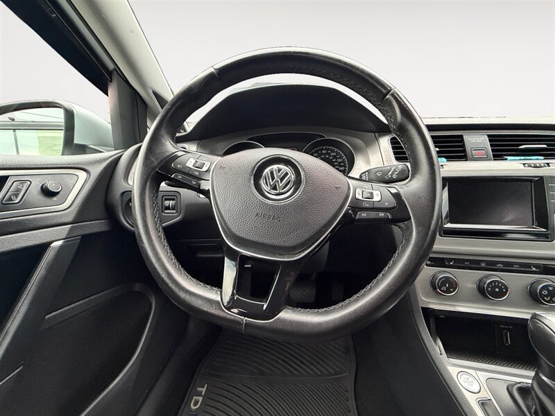 Used 2015 Volkswagen Golf TDI SE FWD image 13