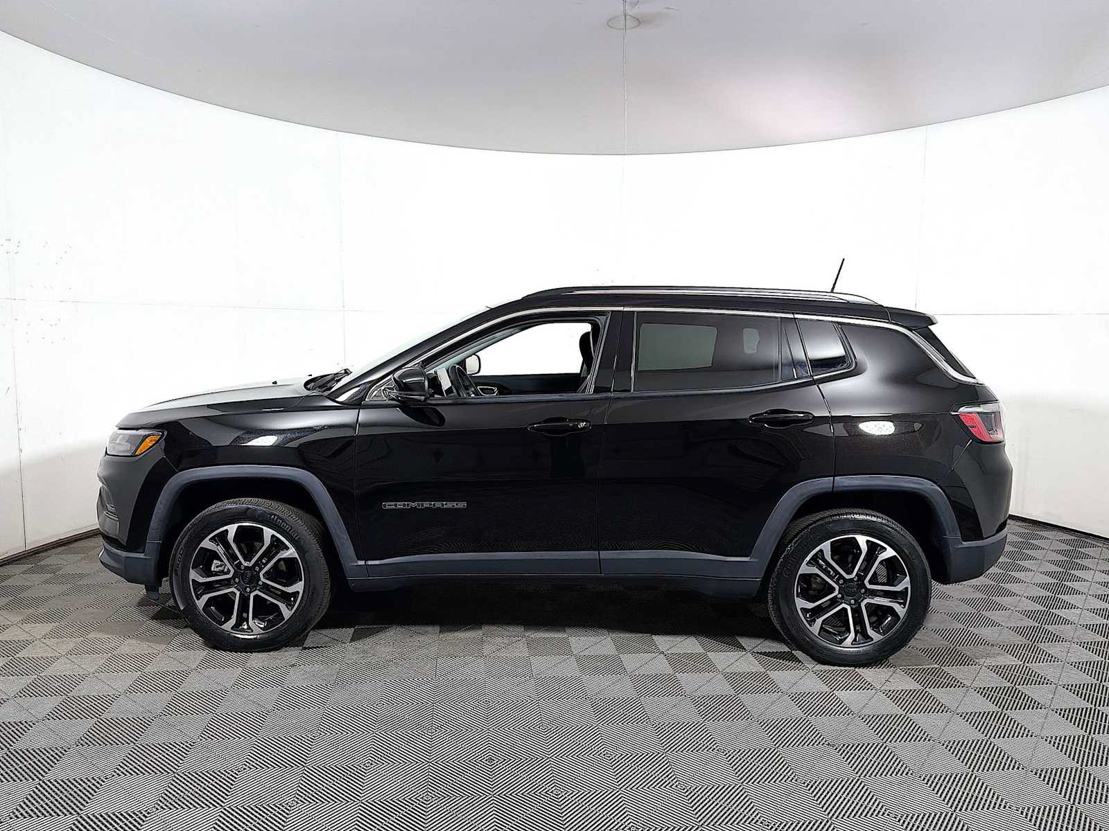 Used 2022 Jeep Compass Limited w/ Sun and Sound Group AWD/4WD image 4