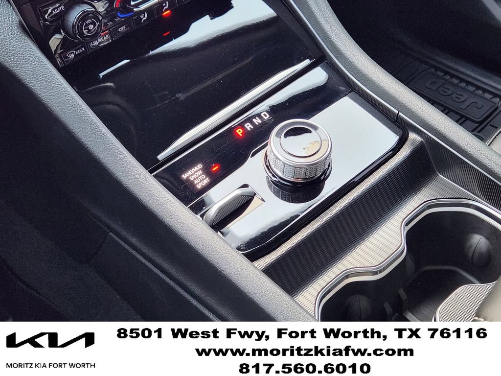 Used 2025 Jeep Grand Cherokee Limited w/ Black Appearance Package AWD/4WD image 19