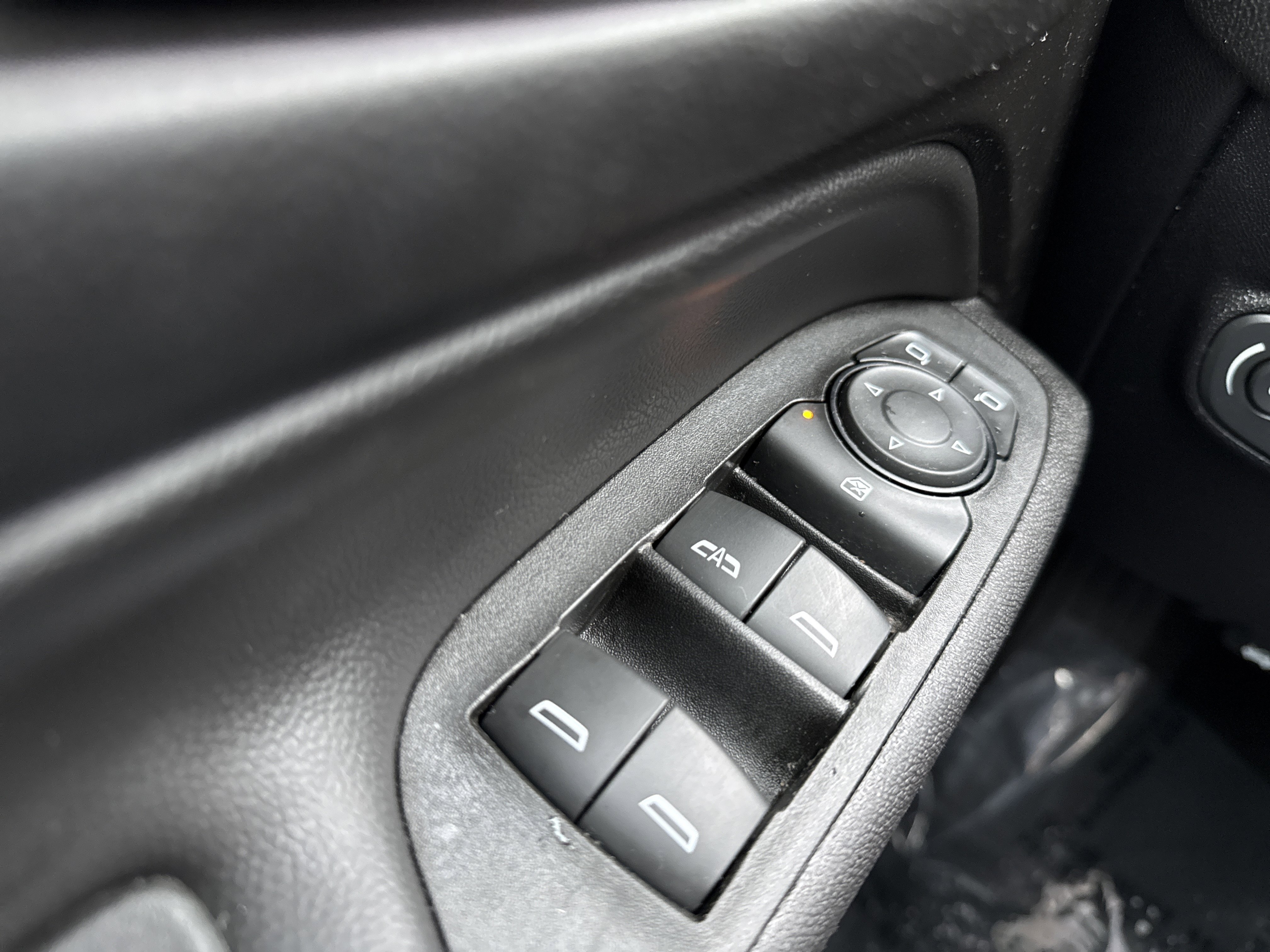 Used 2018 Chevrolet Equinox LT image 31