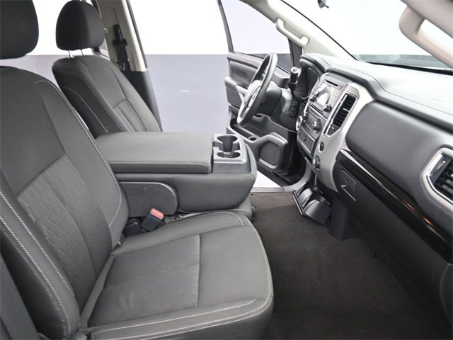 Used 2018 Nissan Titan SV image 25