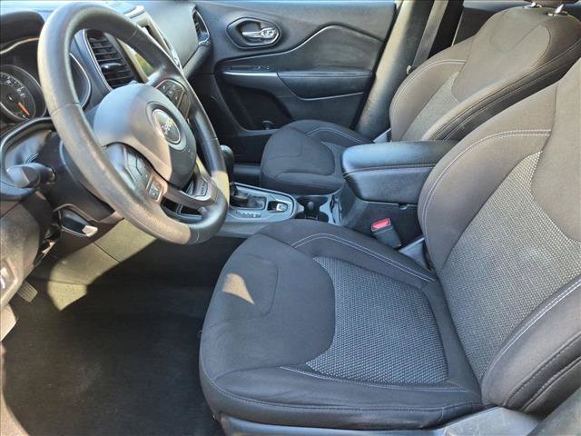 Used 2020 Jeep Cherokee Latitude FWD image 16
