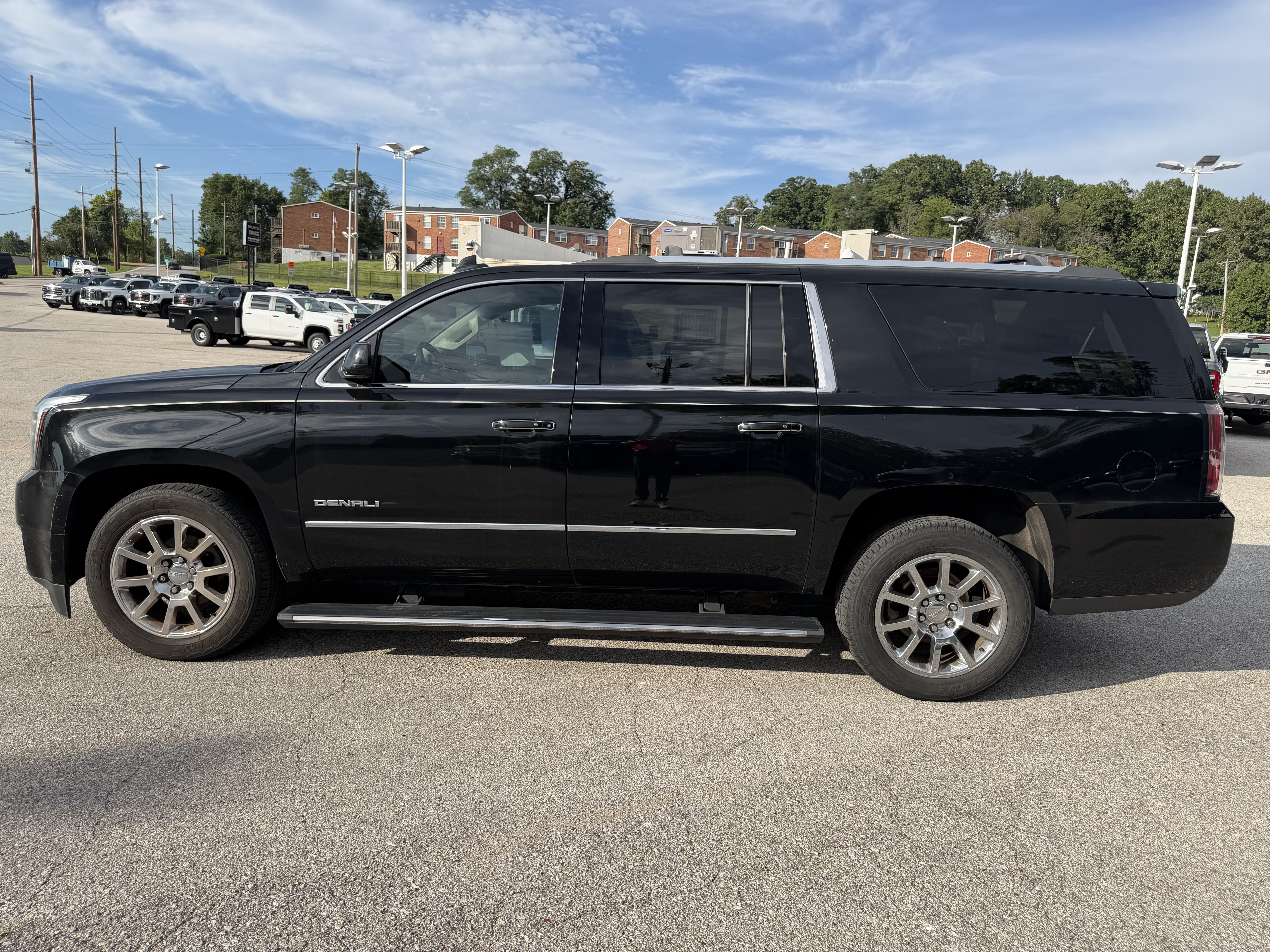 Used 2017 GMC Yukon XL Denali w/ Open Road Package AWD/4WD image 4