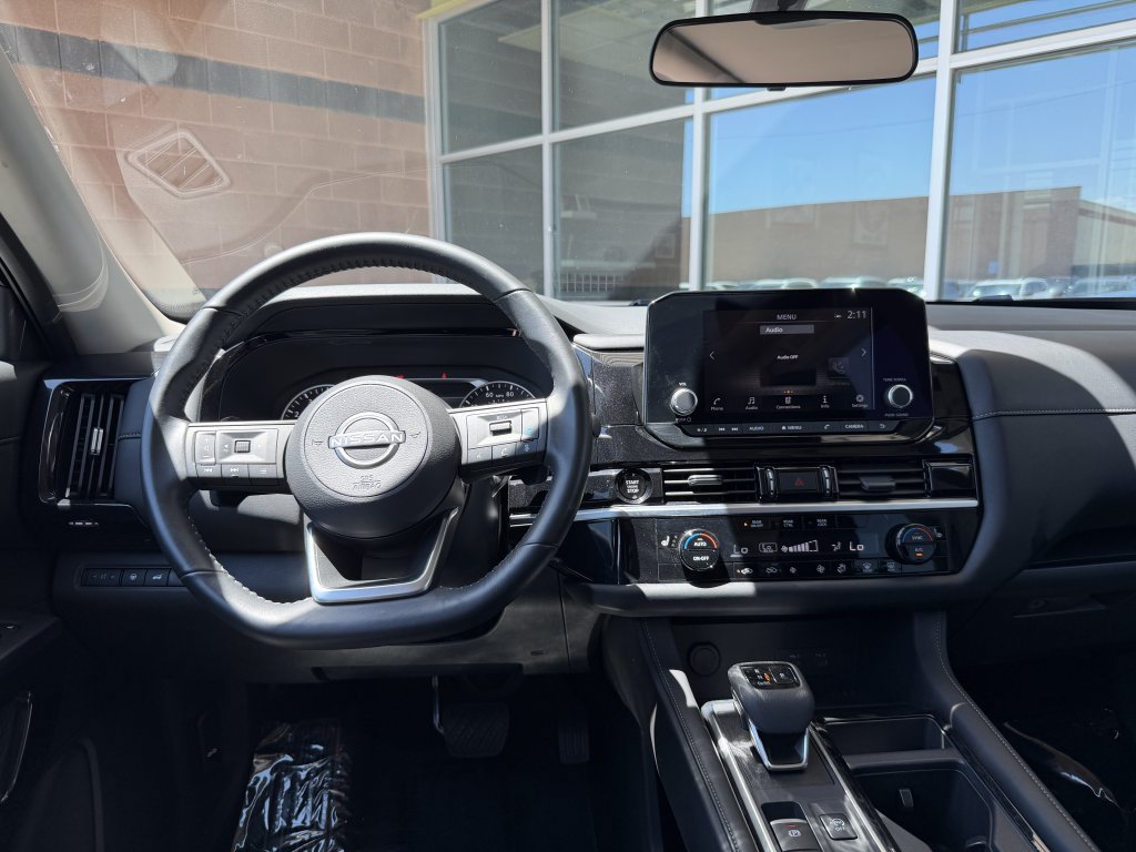 Used 2025 Nissan Pathfinder SV w/ SV Premium Package FWD image 16