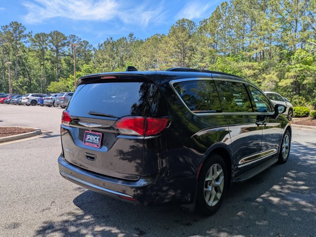 Used 2017 Chrysler Pacifica Touring-L w/ Tire & Wheel Group FWD image 5