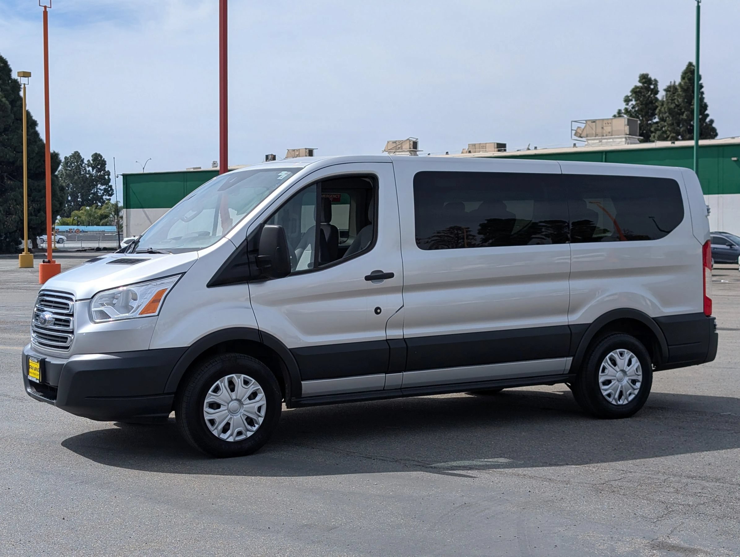Used 2017 Ford Transit 150 XLT RWD image 4