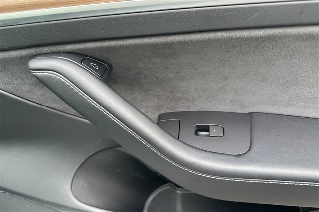 Used 2023 Tesla Model 3 Standard Range image 19