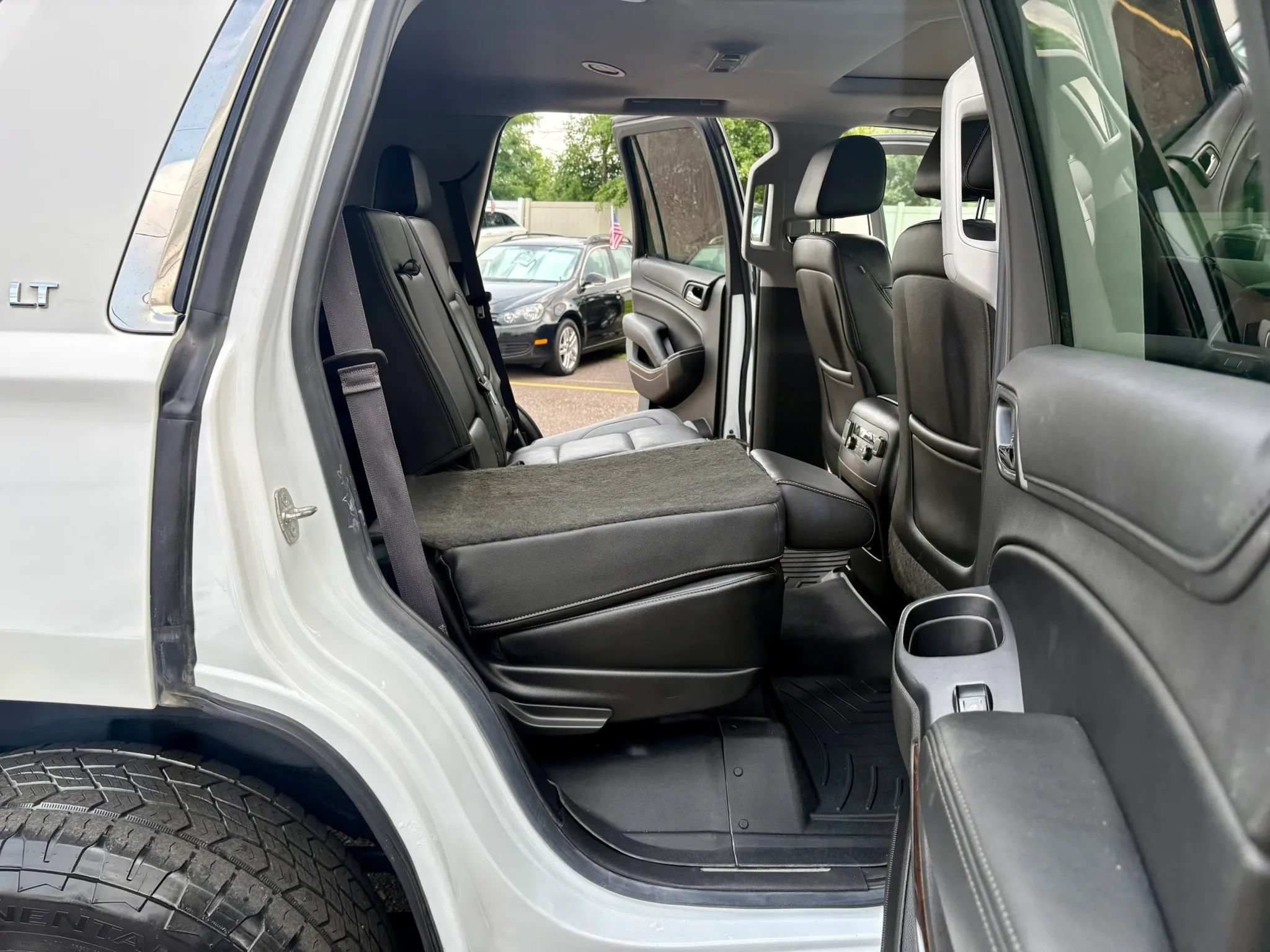 Used 2015 Chevrolet Tahoe LT w/ Luxury Package AWD/4WD image 27