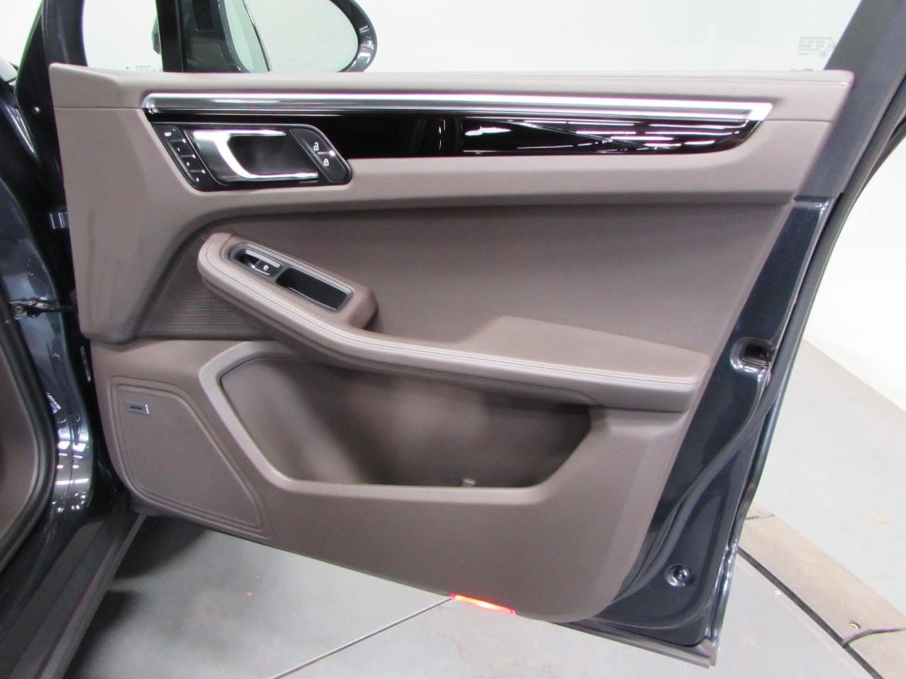 Used 2021 Porsche Macan S AWD/4WD image 16