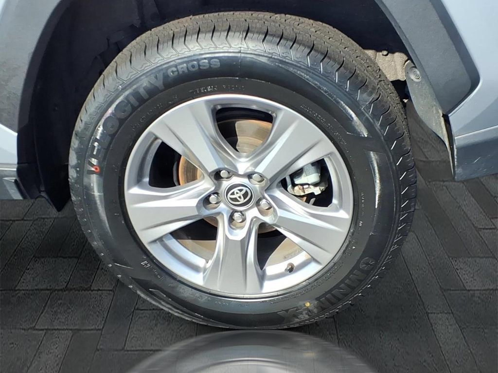 Used 2024 Toyota RAV4 XLE w/ Convenience Package FWD image 11