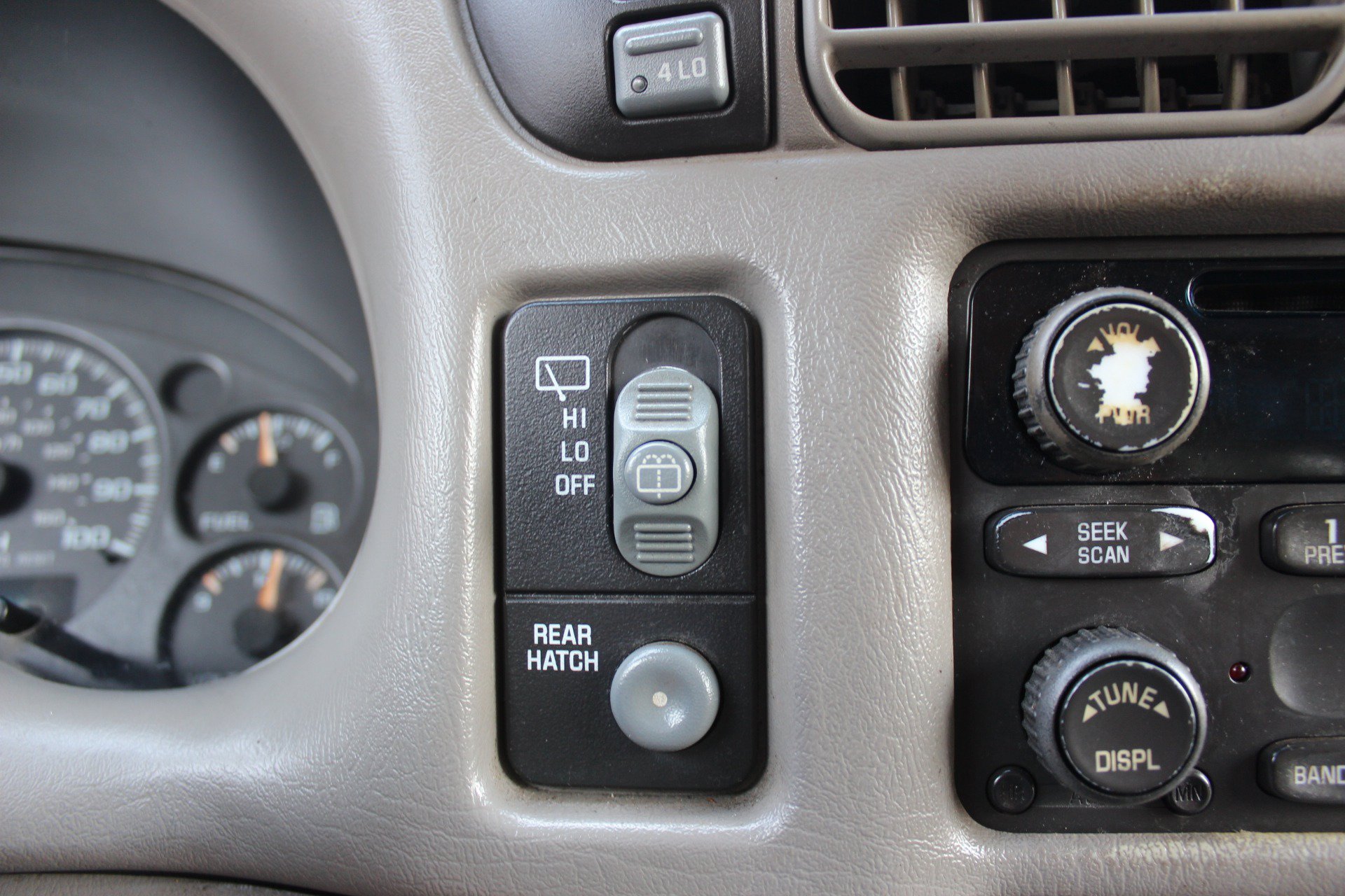 Used 2004 Chevrolet Blazer LS w/ Preferred Equipment Group AWD/4WD image 26