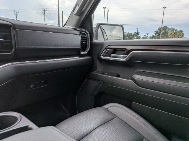 Used 2025 GMC Sierra 1500 SLT AWD/4WD image 16
