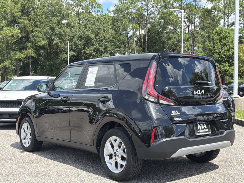 Used 2025 Kia Soul LX w/ LX Technology Package FWD image 6