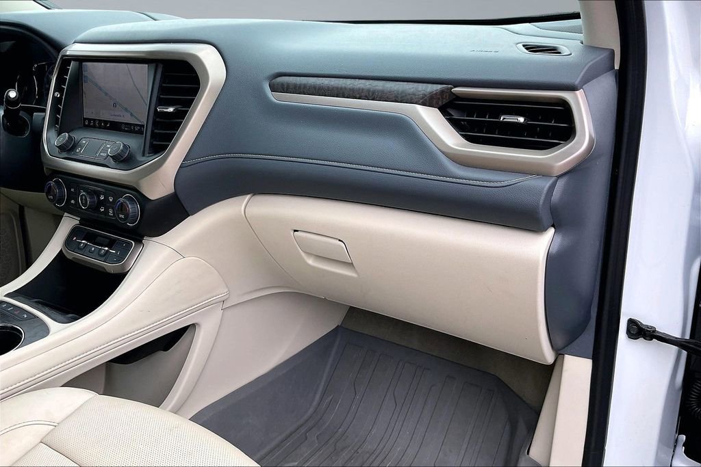 Used 2023 GMC Acadia Denali w/ Denali Technology Package FWD image 17