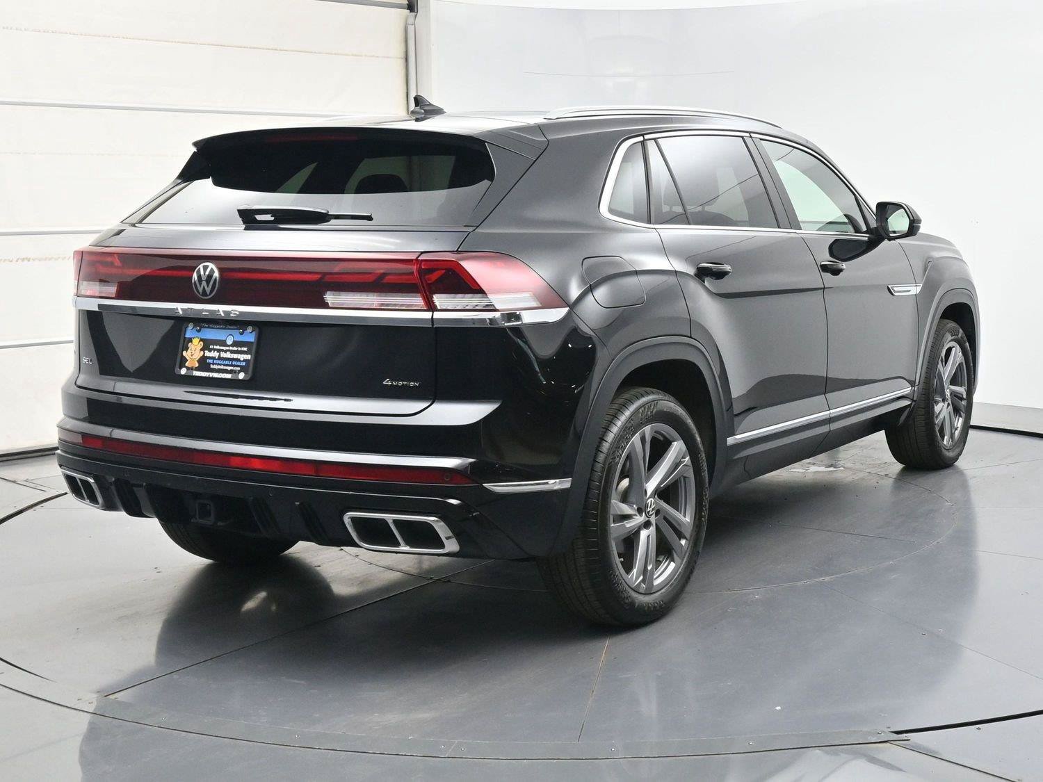 Certified 2024 Volkswagen Atlas Cross Sport SEL R-Line AWD/4WD image 29