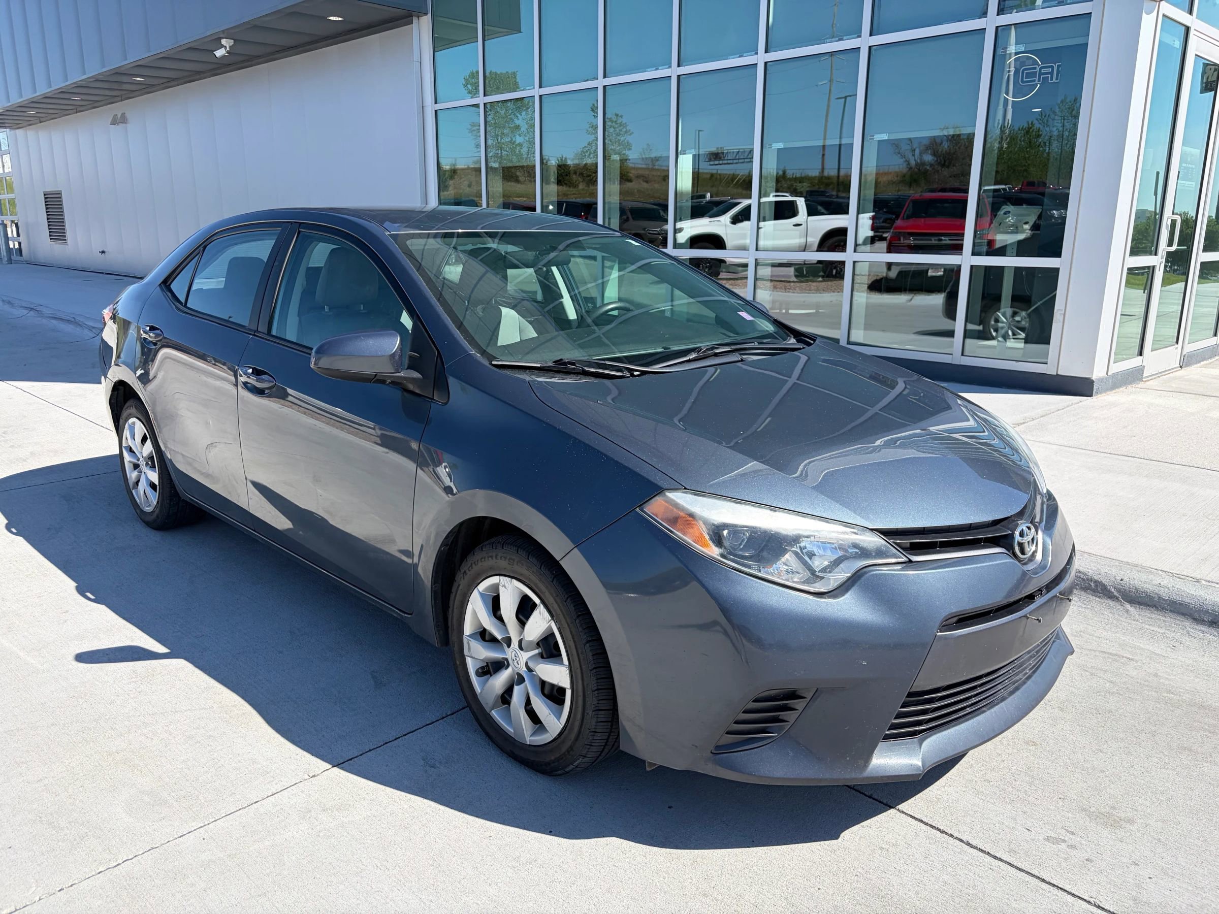 Used 2015 Toyota Corolla LE FWD image 2