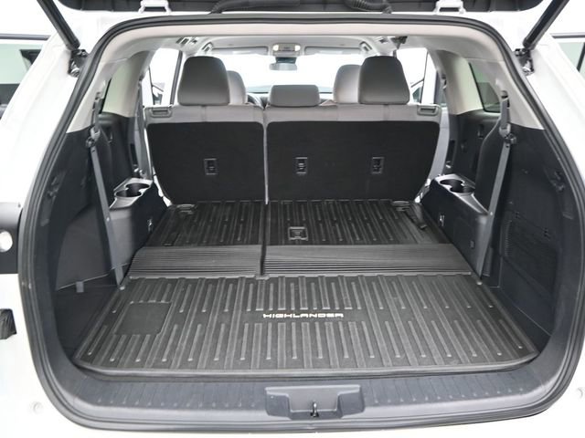 Used 2023 Toyota Highlander LE image 16
