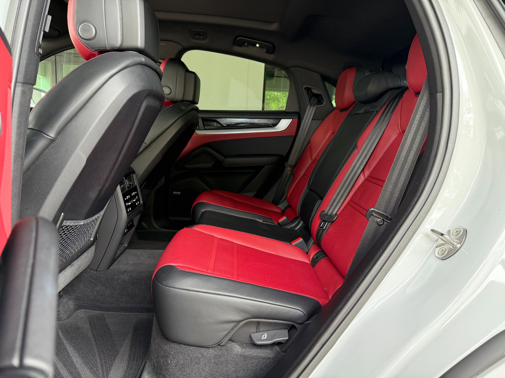 Used 2024 Porsche Cayenne S image 28