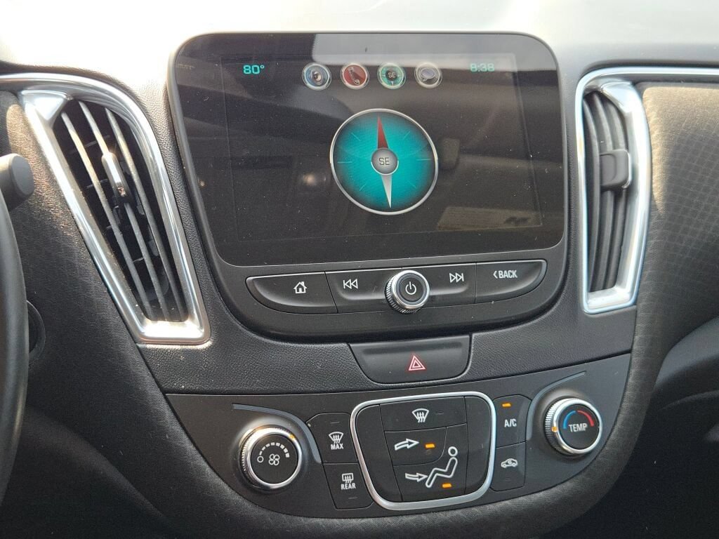 Used 2017 Chevrolet Malibu LT FWD image 23