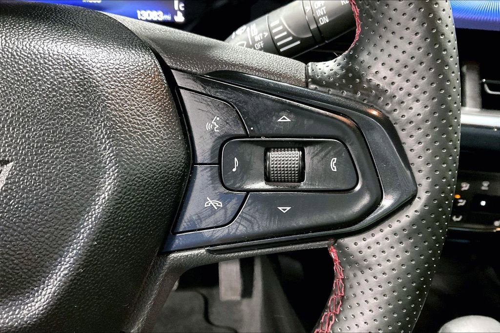 Used 2025 Chevrolet Trax RS w/ Sunroof Package image 25