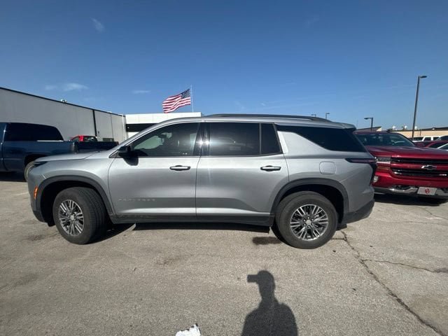 Used 2024 Chevrolet Traverse LT FWD image 4