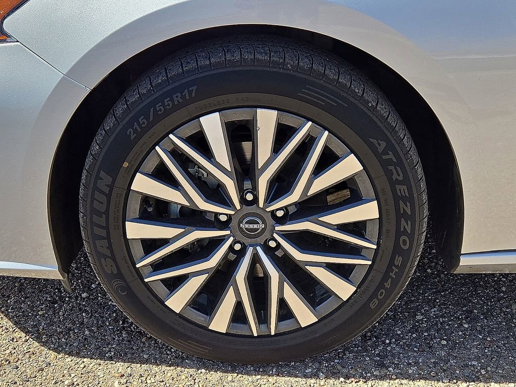 Used 2025 Nissan Altima 2.5 SV image 10