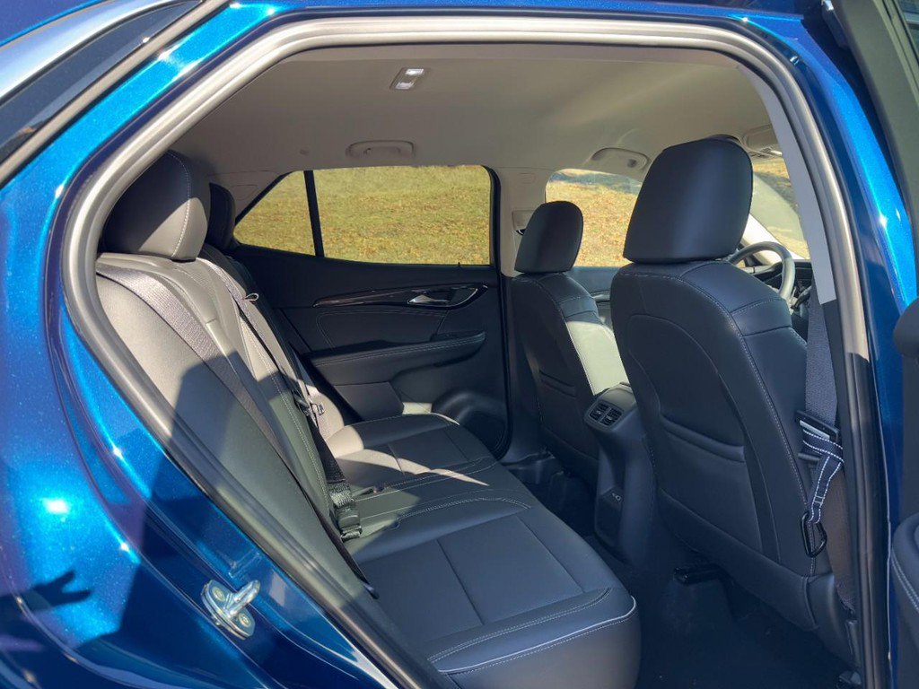 Used 2022 Buick Envision Essence w/ Safety Package image 10