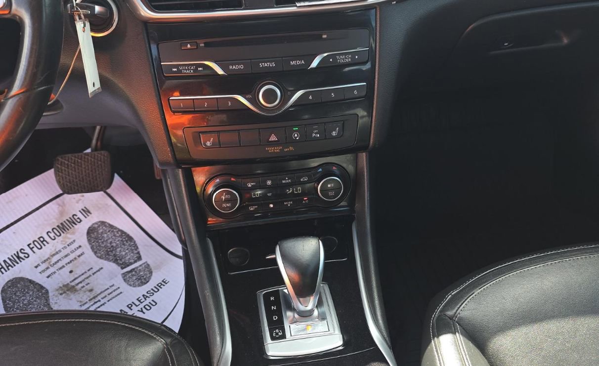 Used 2018 INFINITI QX30 Premium w/ Navigation Package image 12