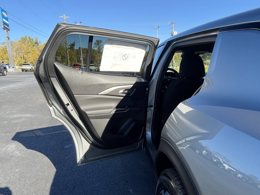 New 2026 Chevrolet Equinox EV LT image 13