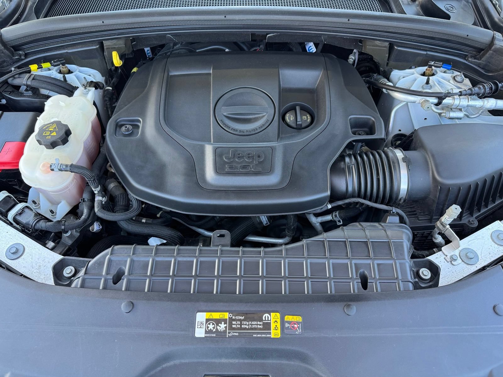 Used 2023 Jeep Grand Cherokee Overland AWD/4WD image 53