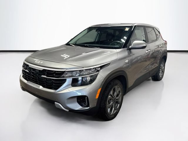 Used 2024 Kia Seltos LX AWD/4WD image 3